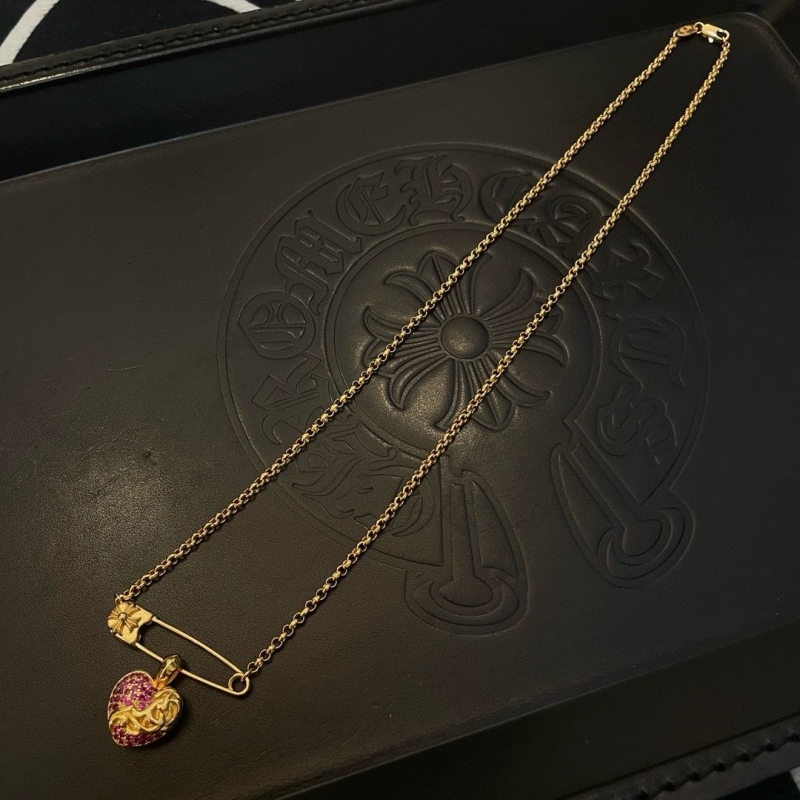 Ch*0me He**ts necklaces